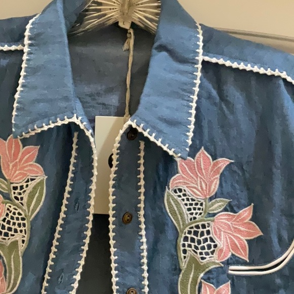 🌼CU Denim Embroidered Shirt - Picture 7 of 9